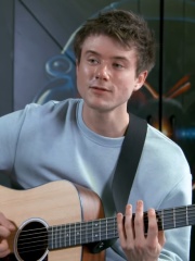 Photo of Alec Benjamin