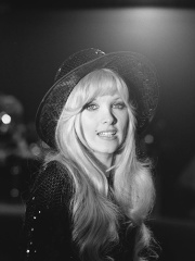 Photo of Lynsey de Paul