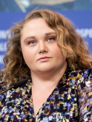 Photo of Danielle Macdonald