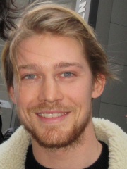 Photo of Joe Alwyn