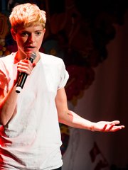 Photo of Mae Martin