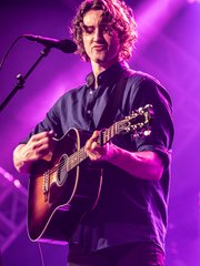 Photo of Dean Lewis