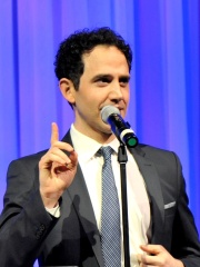 Photo of Santino Fontana