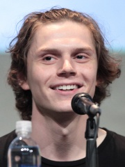 Photo of Evan Peters