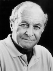 Photo of Robert Loggia