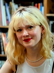 Photo of Maisie Peters