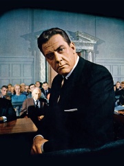 Photo of Raymond Burr