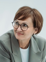 Photo of Bettina Stark-Watzinger