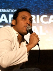 Photo of Aasif Mandvi