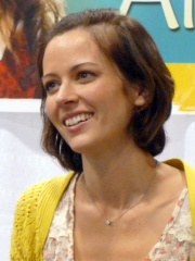 Photo of Amy Acker