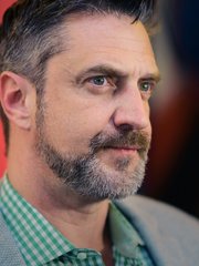 Photo of Raúl Esparza