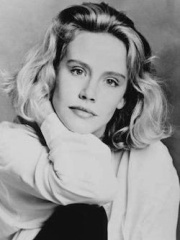 Photo of Amanda Peterson