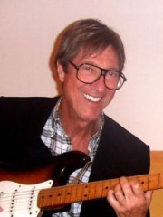 Photo of Hank Marvin