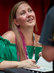 Photo of Rebecca Yarros