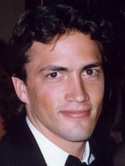 Photo of Andrew Shue