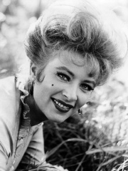 Photo of Amanda Blake