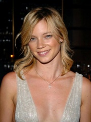 Photo of Amy Smart