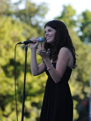 Photo of Nikki Yanofsky