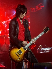 Photo of Richard Fortus