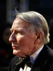 Photo of Leslie Phillips