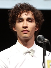 Photo of Robert Sheehan