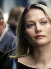 Photo of Sarah Wynter